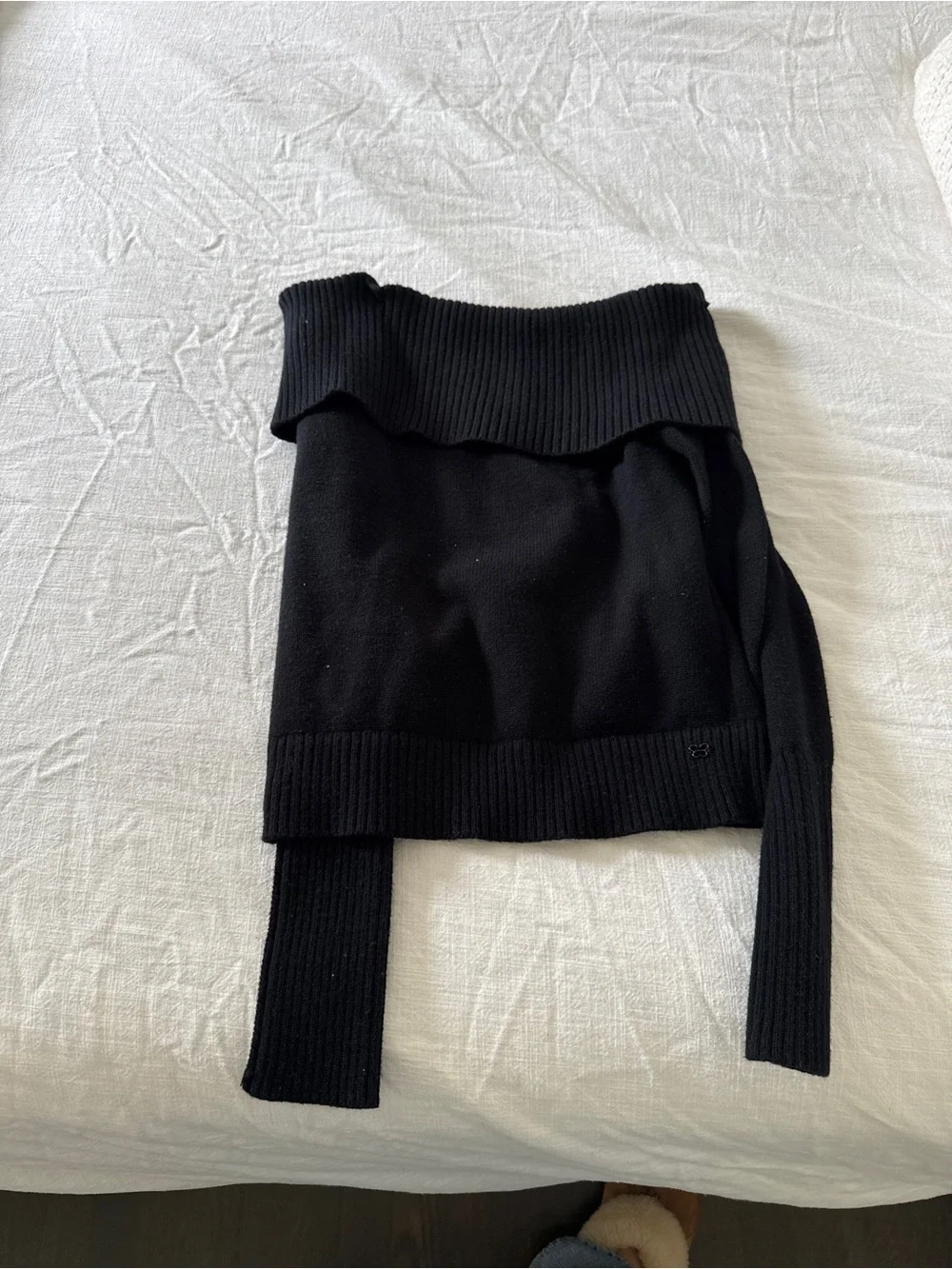 Black Off-Shoulder Ribbed Knit Sweater from Aritiza Like NEW Size Medium